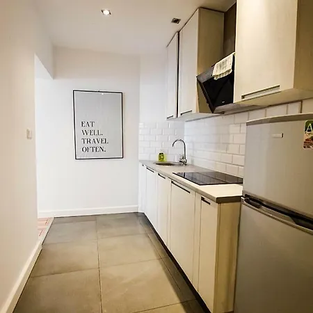 Uni Str.apartment شقة *