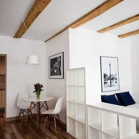 Uni Str.apartment فروتسواف