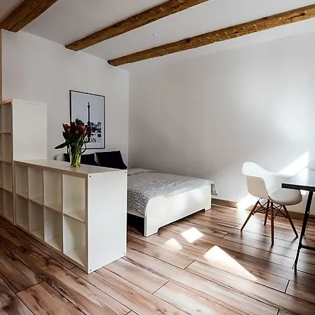شقة Uni Str.apartment *
